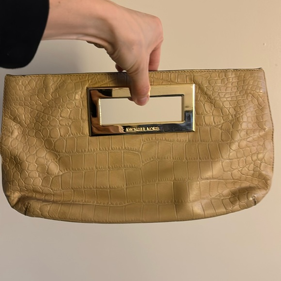 Michael Kors nude leather clutch with gold handles - Picture 1 of 4